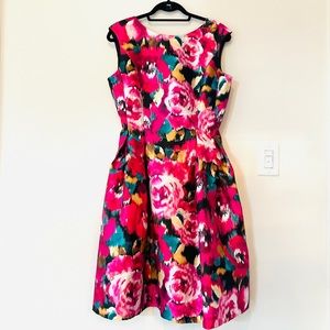 Tahari Aline shift dress. Size 8. Has pockets.